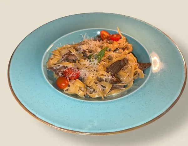 PASTA WITH BEEF