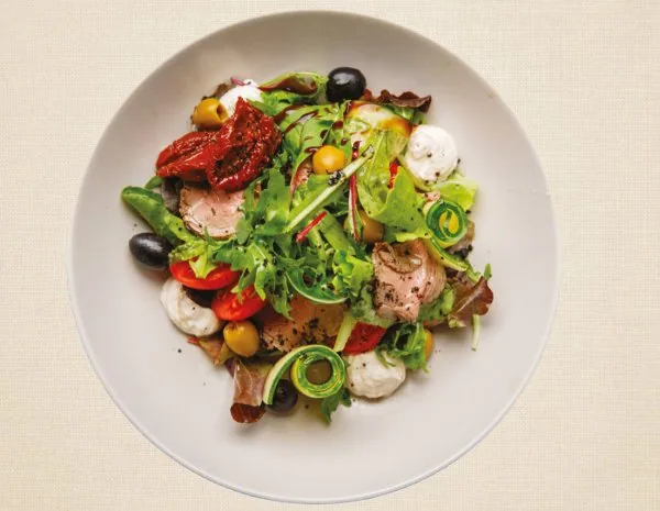 SALAD WITH ROASTBEEF