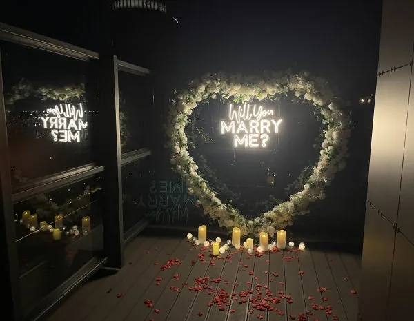 Rent a heart-shaped arch with the inscription