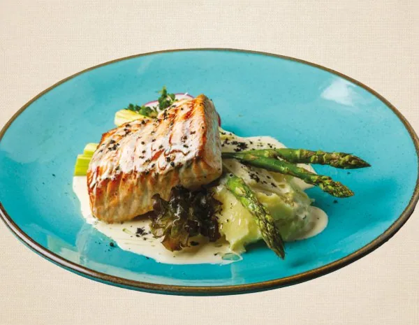 SALMON STEAK WITH MASHED POTATOES: