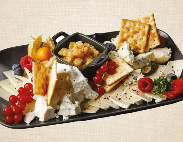 CHEESE PLATTER WITH NATURE HONEY
