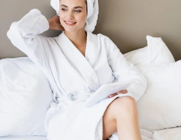 Renting women's dressing gown and spa slippers