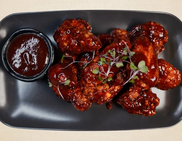 BBQ CHICKEN WINGS with garlic